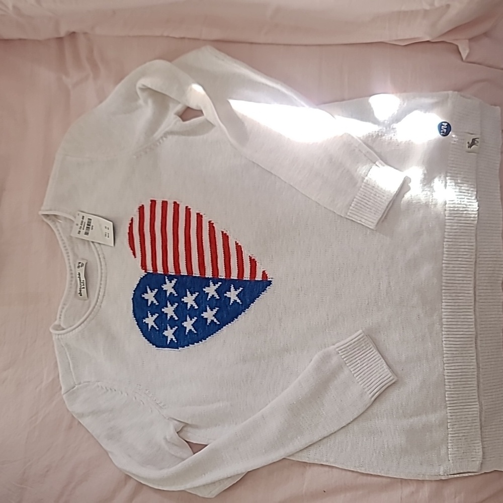 Abercrombie kids NWT American Flag Heart sweater. Super cute and nice fabric!